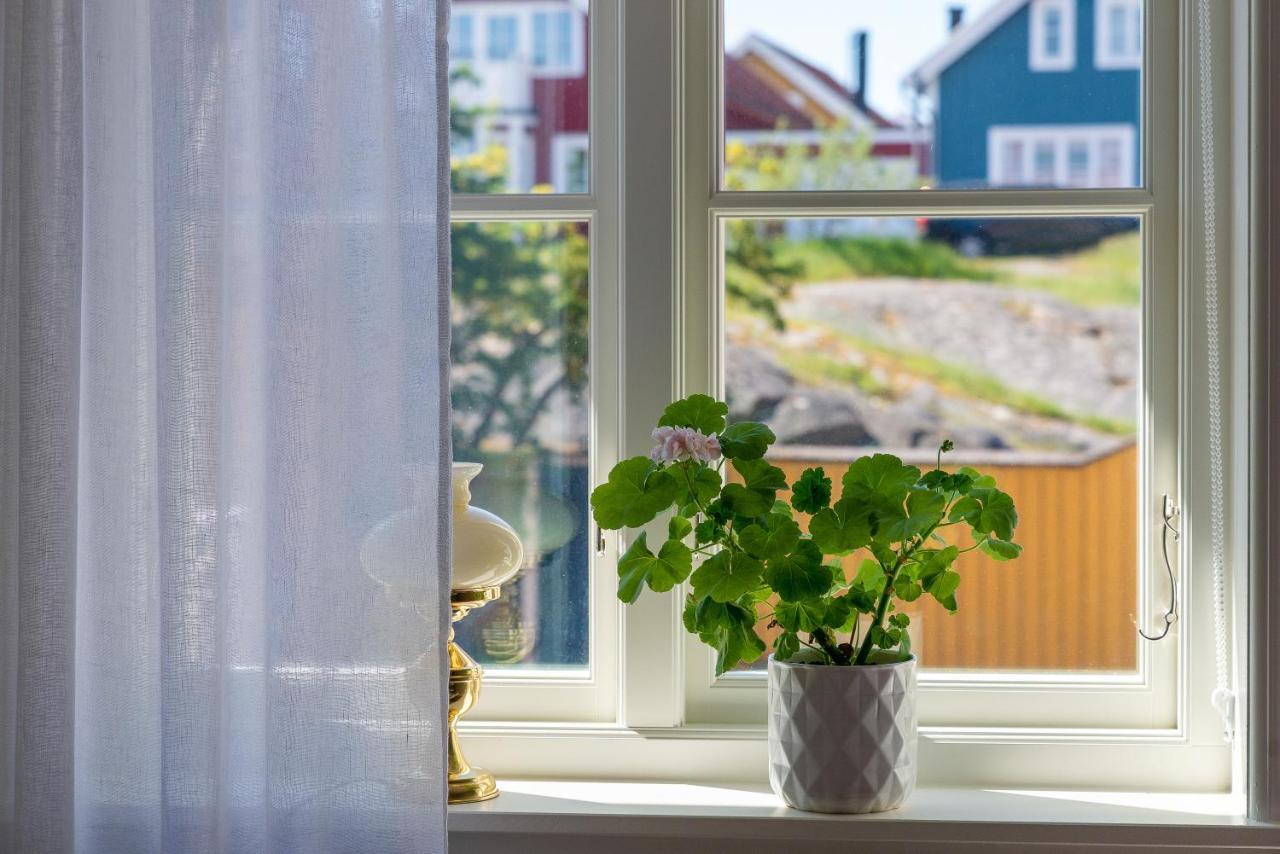 Fregatten Bed & Breakfast カールスクルーナ エクステリア 写真